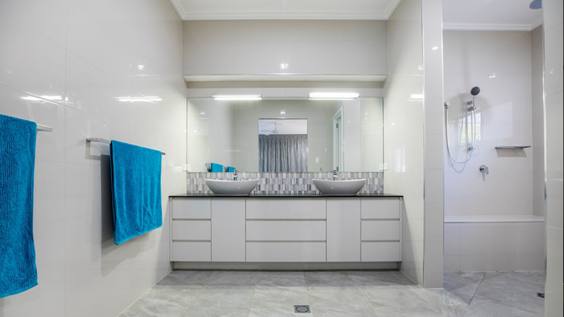 Proyectos white bathroom interior