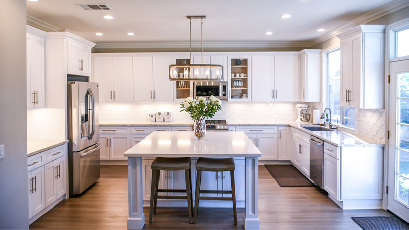 Proyectos white wooden cupboards